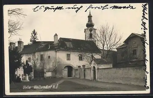 AK Unter-Waltersdorf /N.-Oe., Kirchenpartie mit Kindergarten und Denkmal