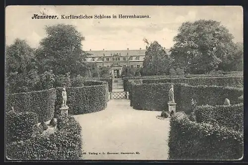 AK Hannover-Herrenhausen, Kurfürstliches Schloss mit Hecken-Anlagen