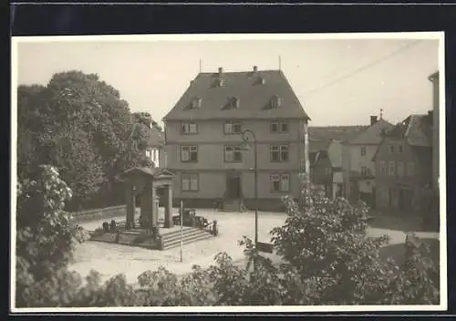 AK Usingen /Taunus, Denkmal am Marktplatz