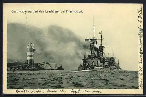 AK Geschwader passiert den Leuchtturm bei Friedrichsort, dt. Kriegsschiffe vor dem Leuchtturm