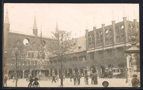 Foto-AK Lübeck, Markt mit Rathaus