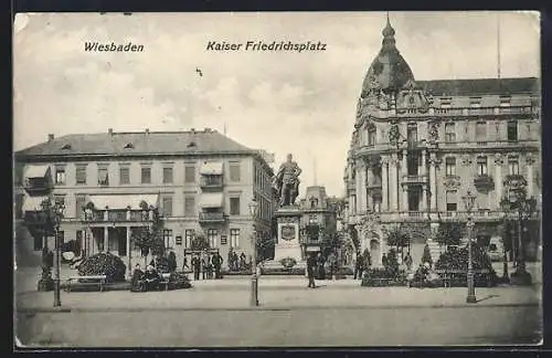 AK Wiesbaden, Kaiser Friedrichsplatz mit Denkmal