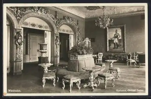 AK Wiesbaden, Kurhaus, Grüner Salon mit Kaiserbild, Innenansicht