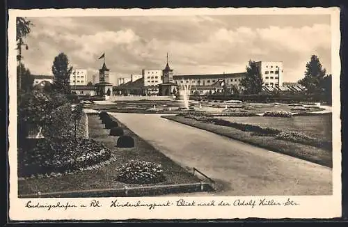 AK Ludwigshafen a. Rh., Strasse mit Fontäne