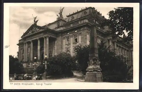 AK Wiesbaden, Königliches Theater mit Denkmal