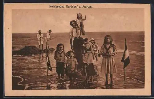 AK Timmendorfer Strand, Mutter mit ihren Kindern am Strand