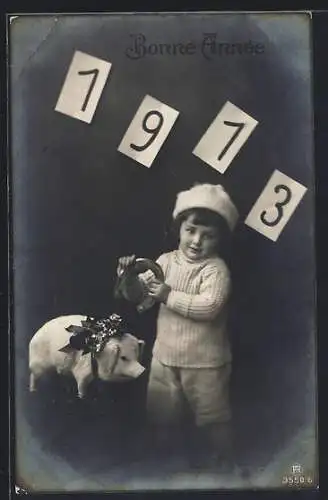 AK Neujahr 1913, Kleines Mädchen mit Hufeisen und Glücksschwein