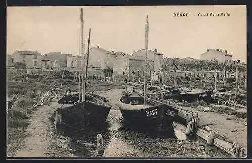 AK Berre, Canal Saint-Salla avec bateaux amarrés et maisons en arrière-plan