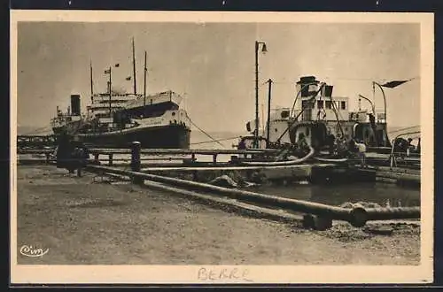 AK Berre-l`Étang, Port de la Pointe avec pompage des produits bruts et navires amarrés