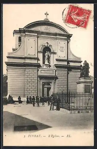 AK Fuveau, L`Église et la statue devant l`entrée