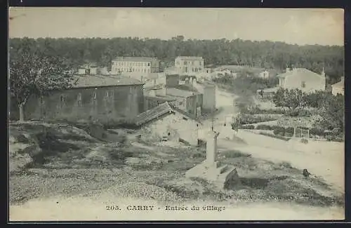 AK Carry, Entrée du village