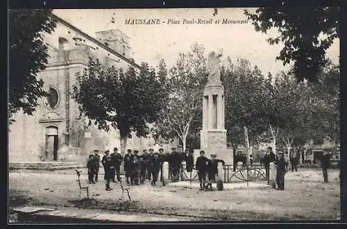 AK Maussane, Place Paul-Revoil et Monument