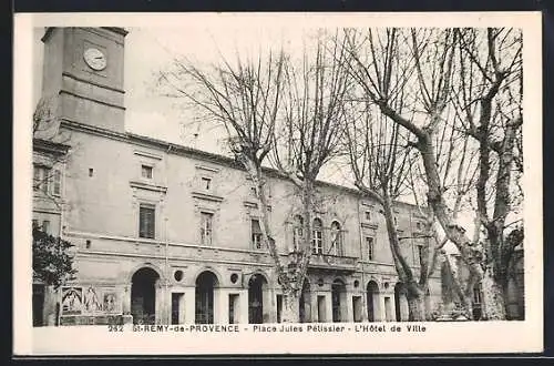 AK Saint-Rémy-de-Provence, Place Jules Pélissier, L`Hôtel de Ville