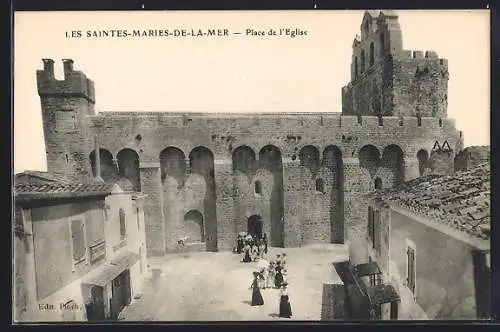 AK Les Saintes-Maries-de-la-Mer, Place de l`Église