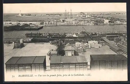 AK Marseille, Vue vers la grande Jetée, prise de la Cathédrale