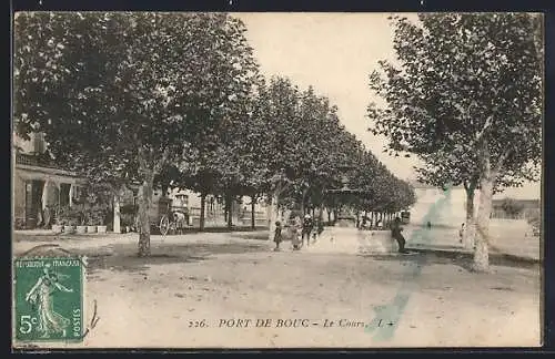 AK Port de Bouc, Le Cours animé avec des passants et arbres alignés