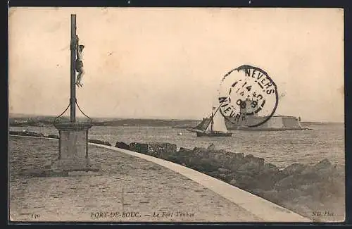 AK Port-de-Bouc, Le Fort Vauban et voilier en mer