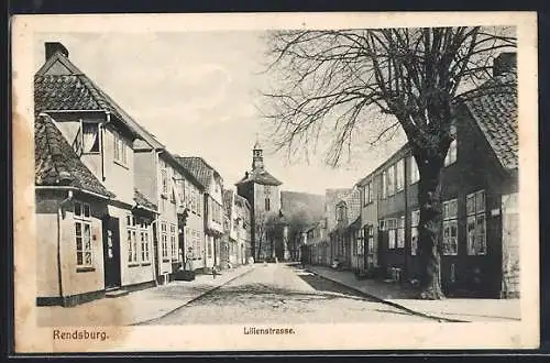 AK Rendsburg, Lilienstrasse mit Kirchblick im Sonnenschein