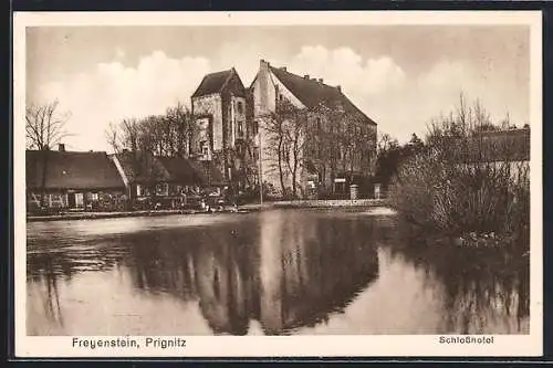 AK Freyenstein /Prignitz, Schlosshotel vom Wasser gesehen