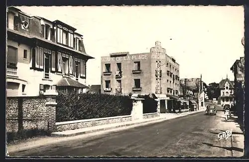 AK Blonville-sur-Mer, Route de Villers avec Hôtel du Casino et Café de la Plage