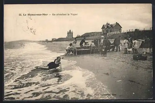 AK Le Hôme-sur-Mer, En attendant la Vague