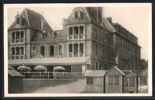 AK Lion-sur-Mer, Le Grand Hôtel avec terrasse et cabines de plage