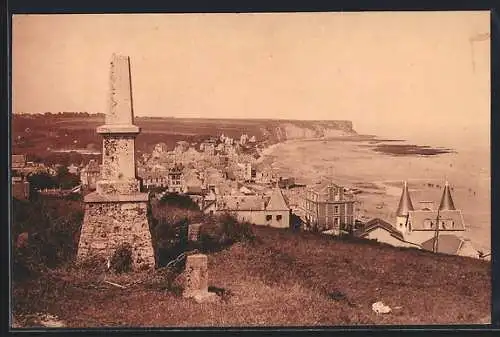 AK Arromanches-les-Bains, Monument commémoratif et vue de la plage