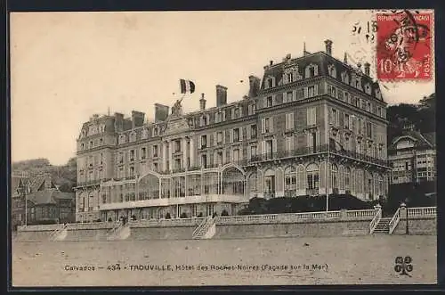 AK Trouville, Hôtel des Roches Noires, Facade sur la Mer