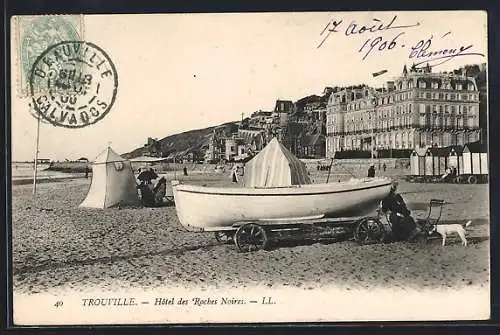 AK Trouville, Hôtel des Roches Noires et plage avec bateaux