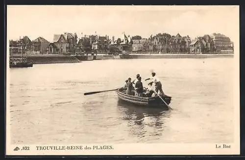 AK Trouville, Le Bac sur la rivière avec vue sur la ville