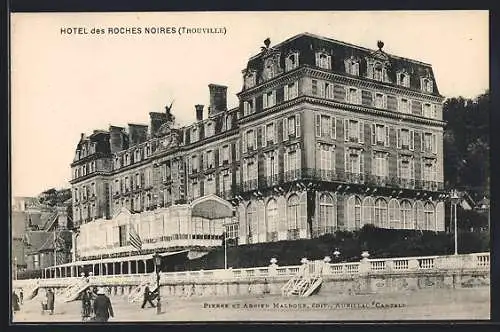 AK Trouville, Hôtel des Roches Noires et promenade animée