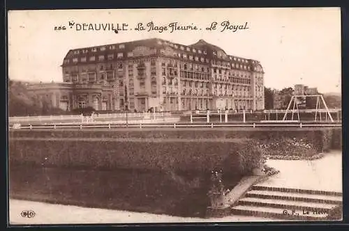 AK Deauville, La Plage Fleurie, Le Royal