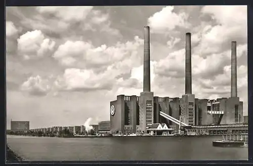 AK Wolfsburg / Fallersleben, Volkswagenwerk, Front mit Kraftwerk und Hafen