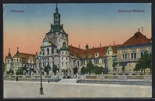 AK München, National-Museum mit Strassenpartie