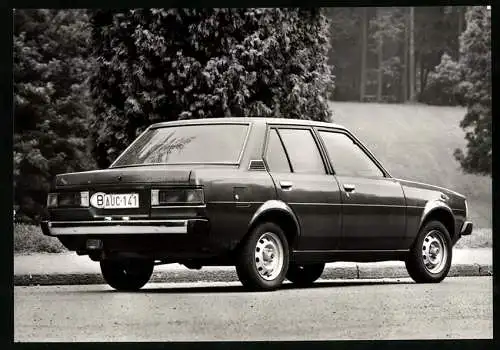 Fotografie Auto Toyota Corolla 1300 Limousine, Werkfoto