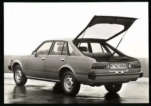 Fotografie Auto Toyota Corona Liftback, Kennzeichen Köln, Werkfoto