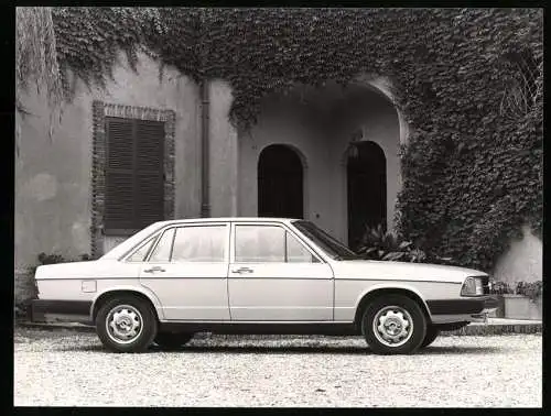 Fotografie Auto Audi 100 Stufenheck-Limousine, Werkfoto