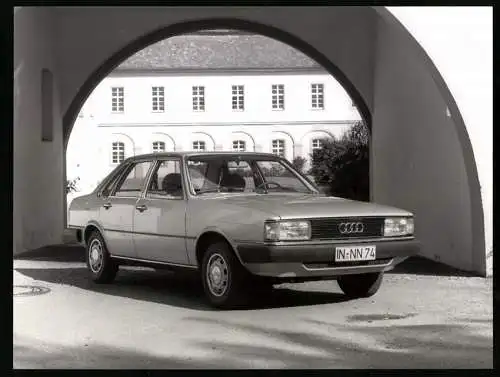 Fotografie Auto Audi 80, Viertürer Limousine, Werkfoto