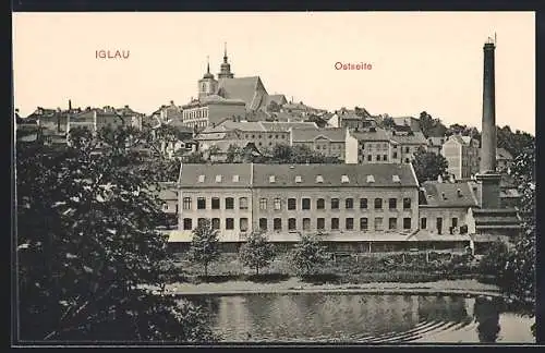 AK Iglau, Ostseite der Stadt, Fabrik am Flussufer