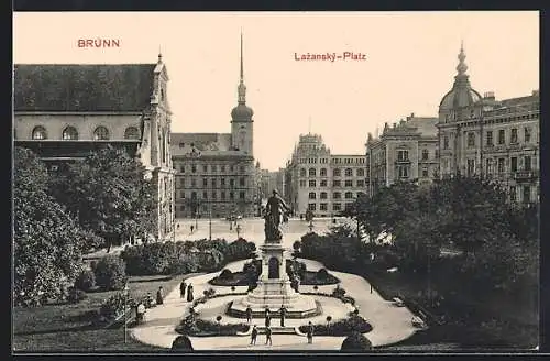 AK Brünn / Brno, Lazansky-Platz mit Denkmal