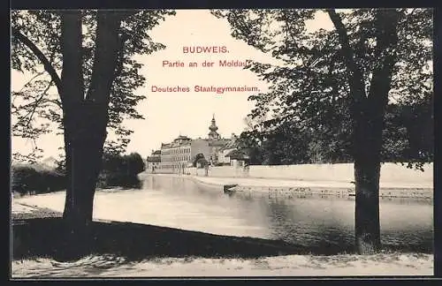 AK Budweis / Ceske Budejovice, Partie an der Moldau, Deutsches Staatsgymnasium