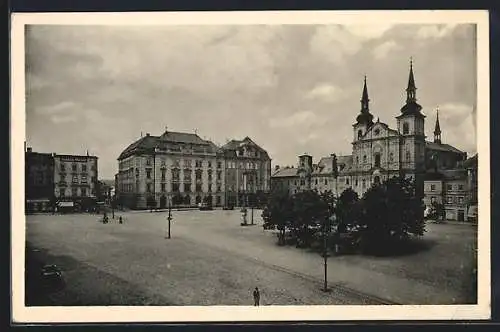 AK Iglau, Platz mit Rathaus und Geschäften