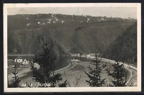 AK Davle, Olesko, Ortsansicht mit Fluss und Dampfer