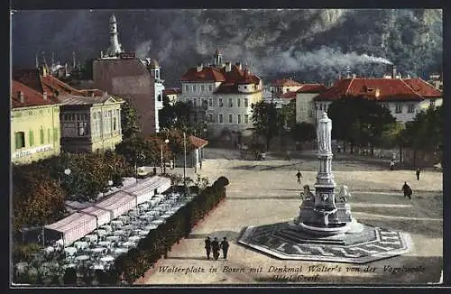 AK Bolzano / Bozen, Waltherplatz mit Denkmal Walther`s von der Vogelweide u. Hotel Greif