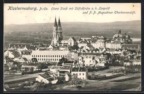 AK Klosterneuburg /N. Oe., Obere Stadt mit Stiftskirche