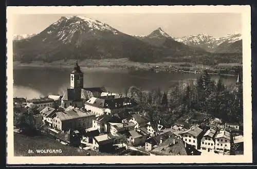 AK St. Wolfgang /Salzkammergut, Ortsansicht mit See und Gebirge