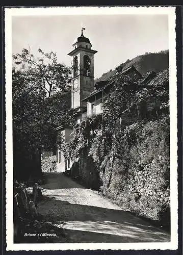 AK Brione s / Minusio, Ortspartie mit Kirchturm