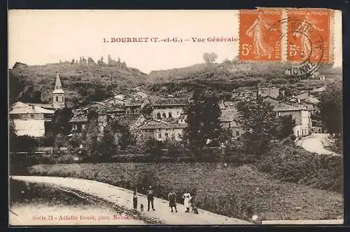 AK Bourret, Vue générale du village et des collines environnantes