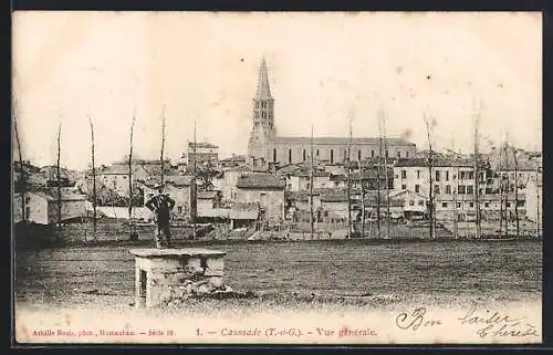 AK Caussade, Vue générale avec église et statue au premier plan