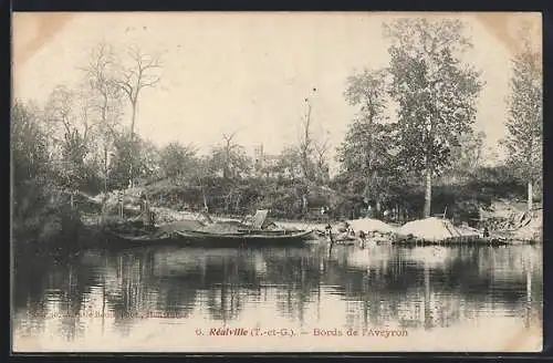 AK Réalville, Bords de l`Aveyron avec barques et arbres